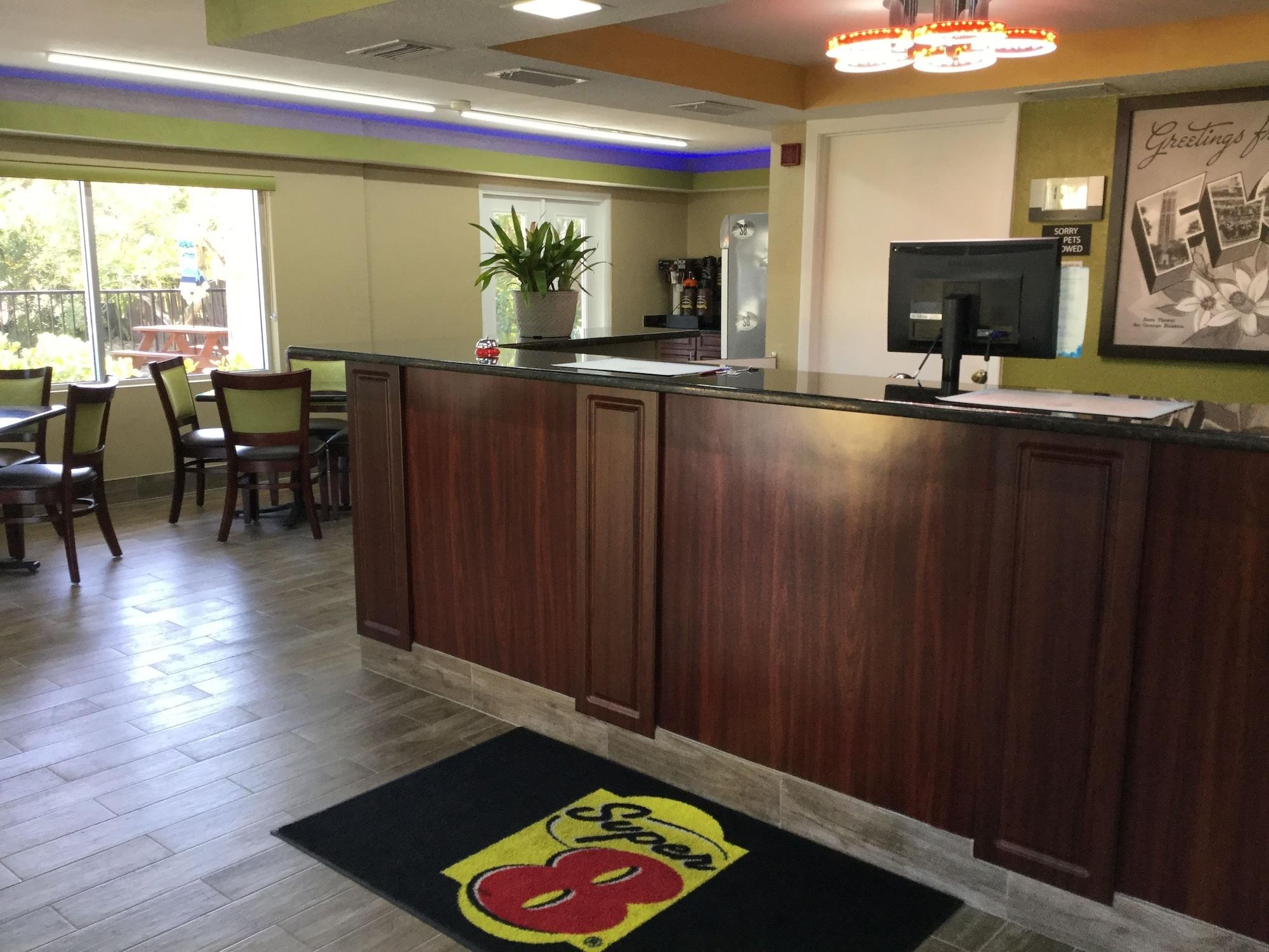 Super 8 By Wyndham Sarasota Near Siesta Key Motel Exterior foto