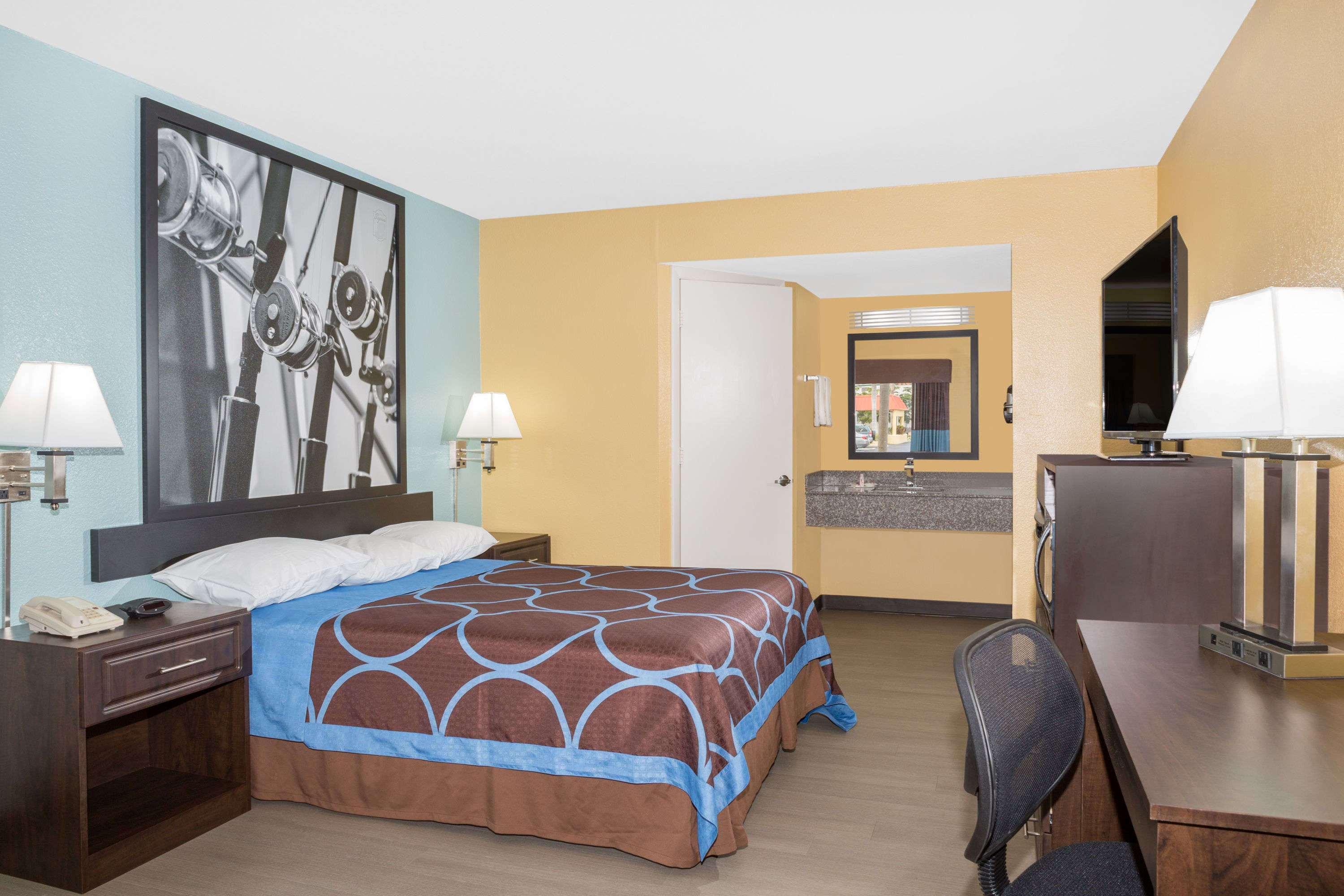 Super 8 By Wyndham Sarasota Near Siesta Key Motel Exterior foto
