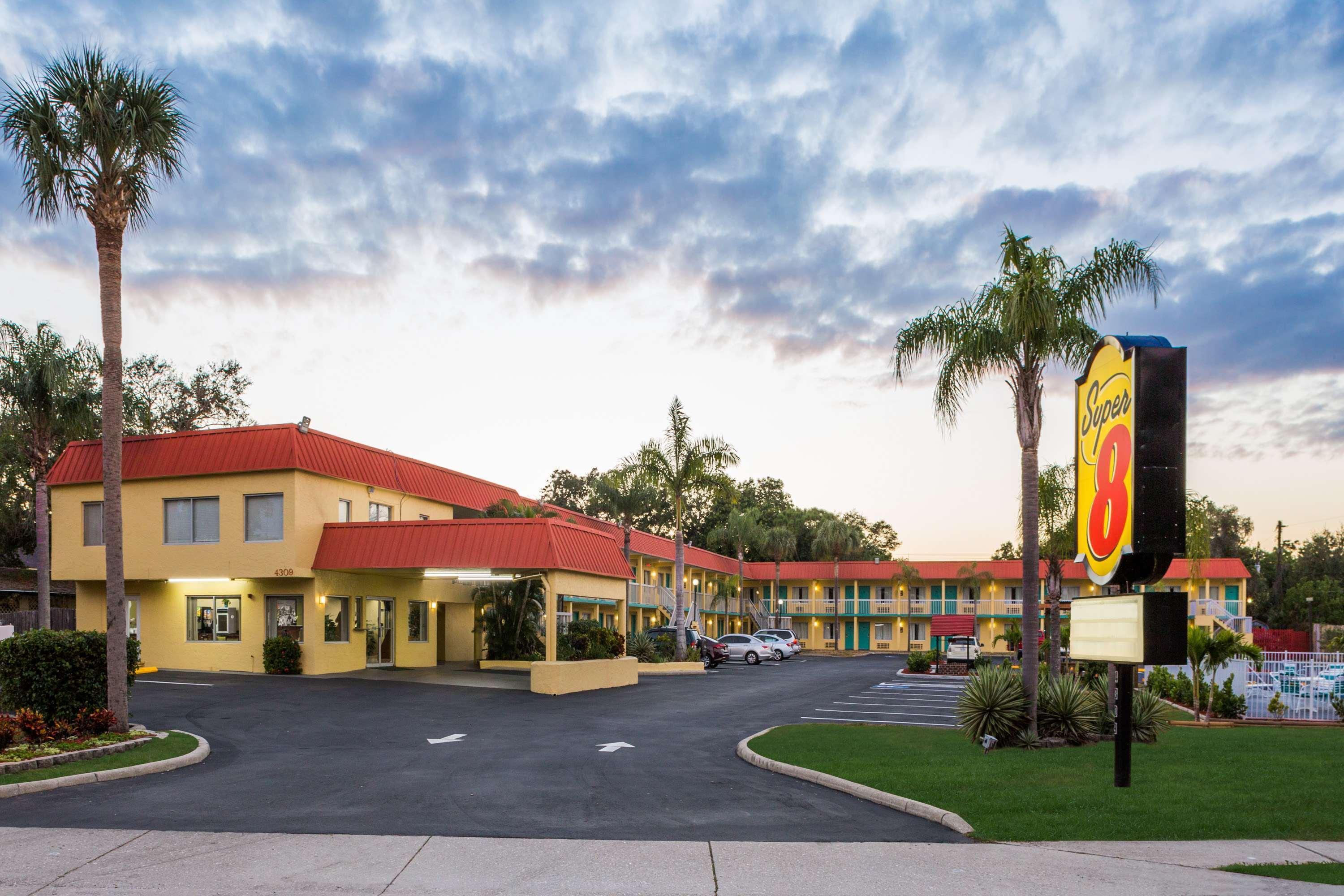 Super 8 By Wyndham Sarasota Near Siesta Key Motel Exterior foto