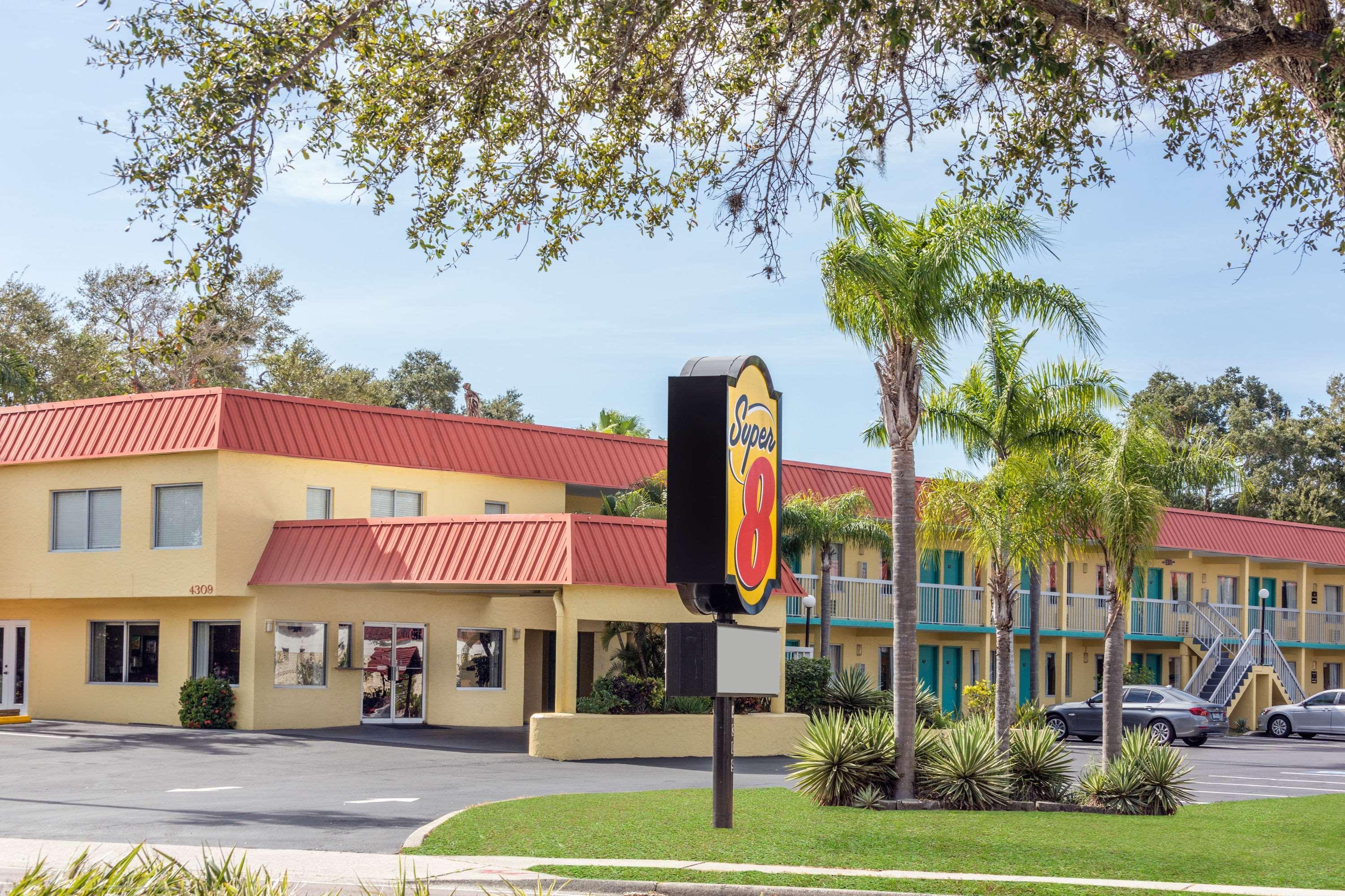 Super 8 By Wyndham Sarasota Near Siesta Key Motel Exterior foto