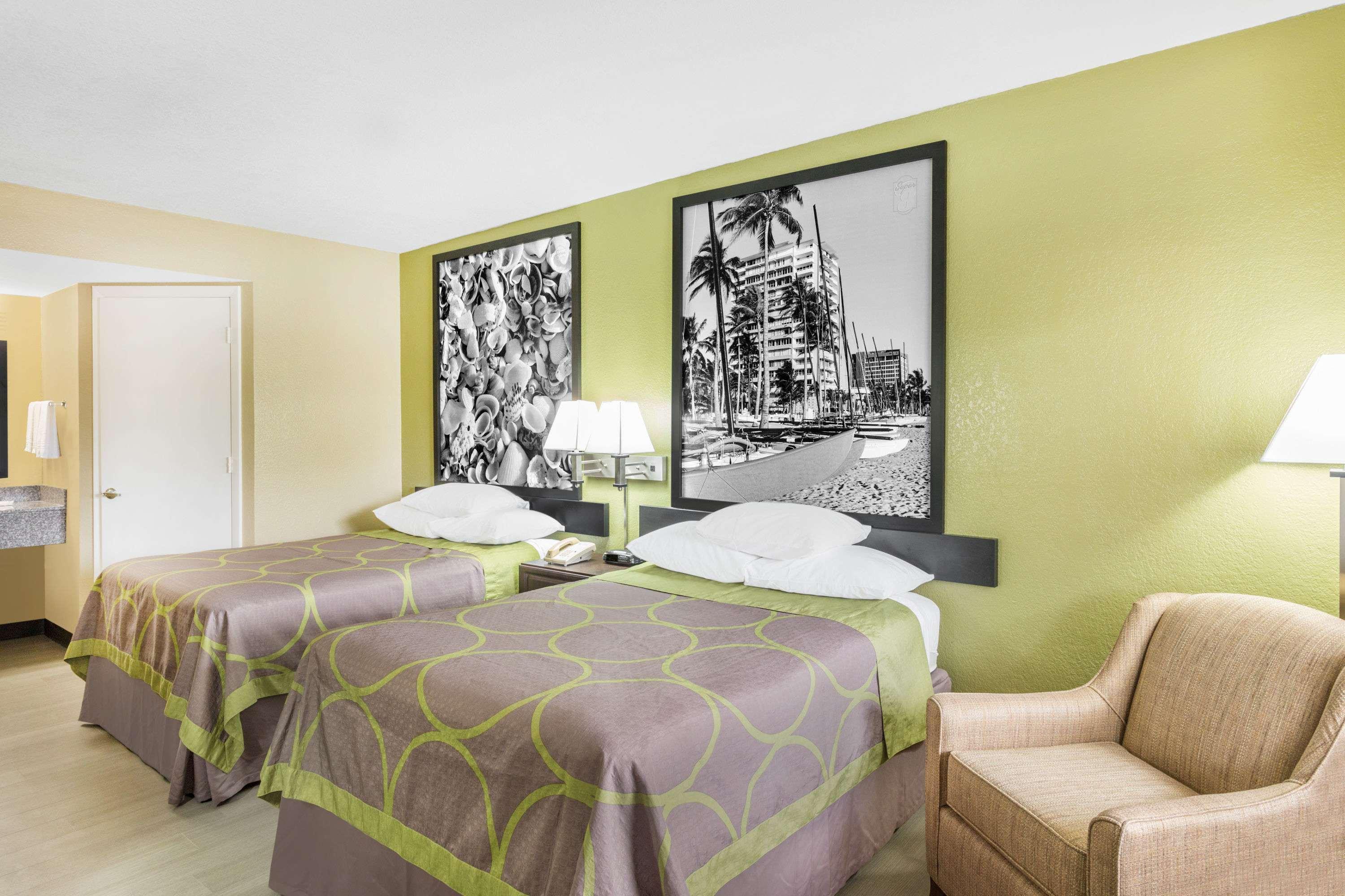 Super 8 By Wyndham Sarasota Near Siesta Key Motel Exterior foto