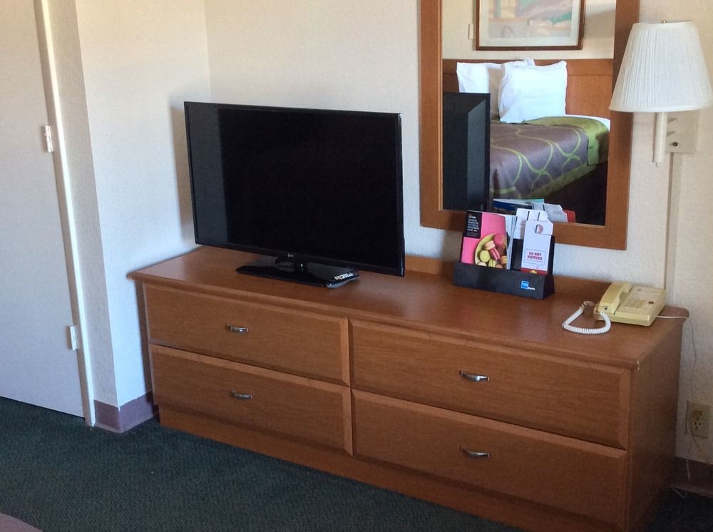Super 8 By Wyndham Sarasota Near Siesta Key Motel Exterior foto