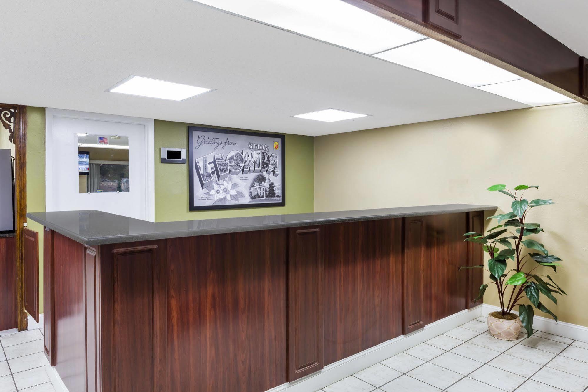 Super 8 By Wyndham Sarasota Near Siesta Key Motel Exterior foto