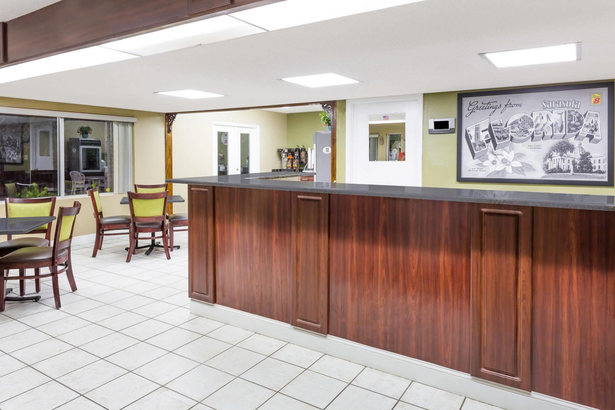 Super 8 By Wyndham Sarasota Near Siesta Key Motel Exterior foto